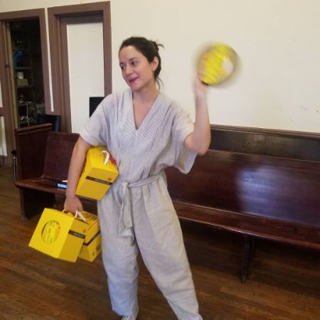 Arabella Sezen Oz holds black hair and is around 5 feet 5 inches.